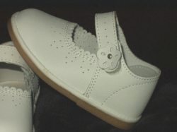 A2020.  Flower Decorated Dress Shoe Ivory